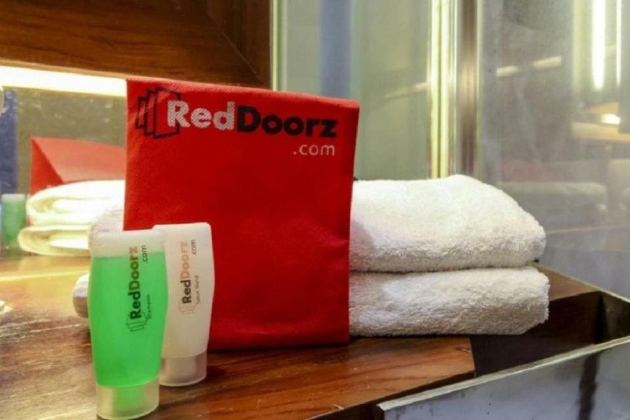Hotel Reddoorz @ Jalan Pemuda Medan Exteriér fotografie